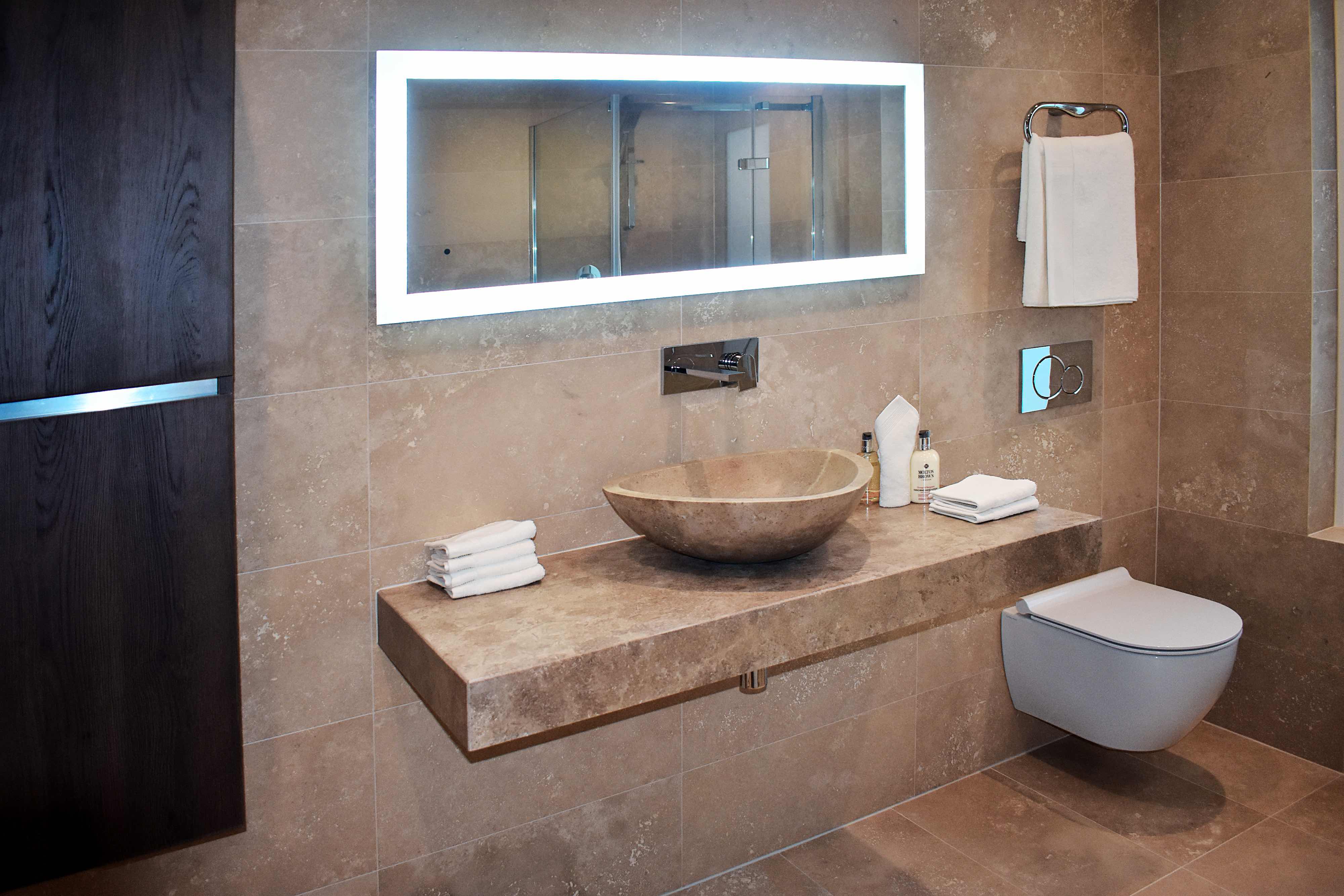 tuscan_bathroom1